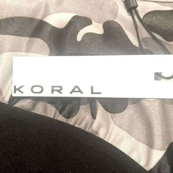 NWT Koral Sweeper Infinity Sports Bra - Camo Size XS - Picture 7 of 13
